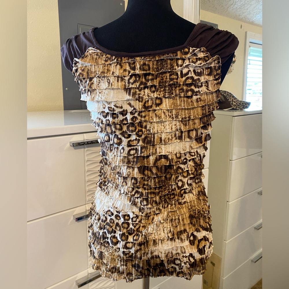 Leopard print blouse NWOT - Picture 2 of 2